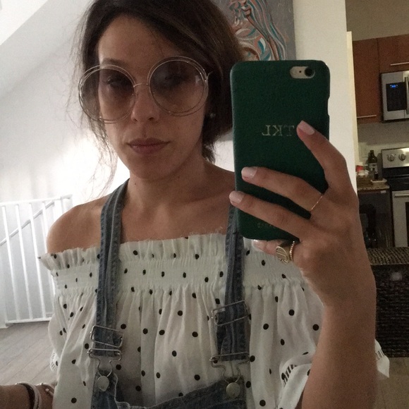 Chloe Sunglasses. Small Scratch in Glass - Picture 4 of 5